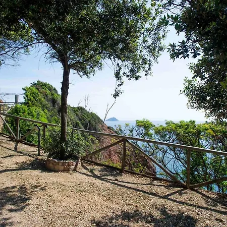 Residenza La Scogliera Di Rio Albano شقة