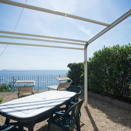 Residenza La Scogliera Di Rio Albano ريو مارينا